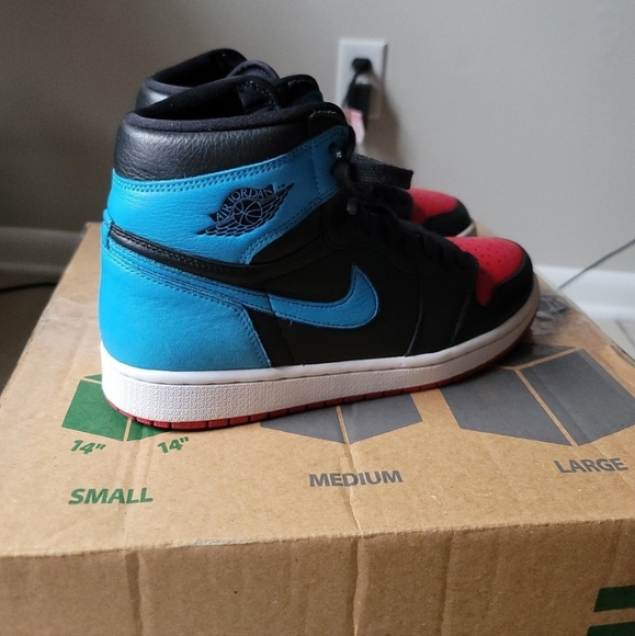 Air Jordan 1s - Picture 4 of 8